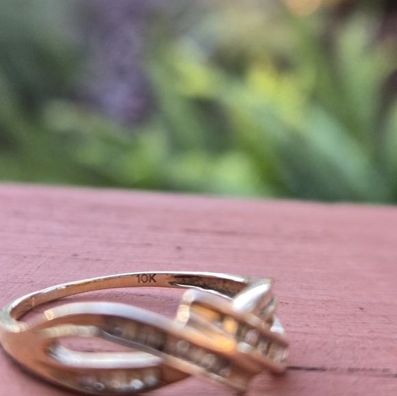 10K ring with genuine baguette diamonds.  8 1/4,  MAKE ME AN OFFER! - Picture 8 of 9